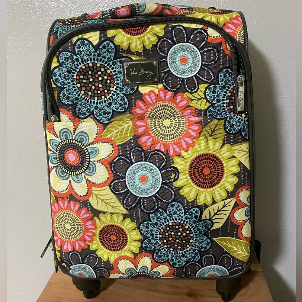 VERA BRADLEY SMALL SPINNER SUITCASE